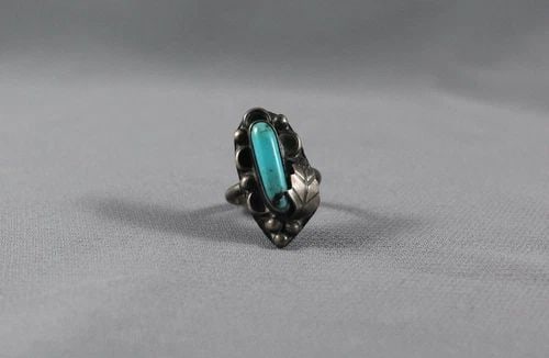 OLD PAWN NAVAJO STERLING SILVER AND TURQUOISE RING SIZE 6: OLD PAWN NAVAJO STERLING SILVER AND TURQUOISE RING SIZE 6 Item Description: 1 1/8” tall