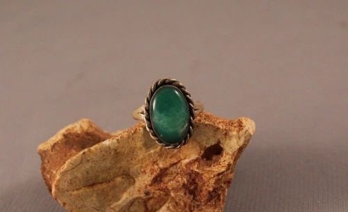 VINTAGE NAVAJO STERLING SILVER AND JADE OR CHRYSOCOLLA RING 8 3/4: VINTAGE NAVAJO STERLING SILVER AND JADE OR CHRYSOCOLLA RING 8 3/4 Item Description: 3/4" tall P