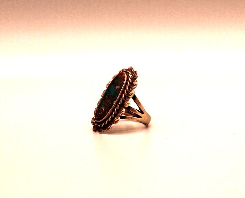 OLD PAWN NAVAJO STERLING SILVER AND TURQUOISE RING SIZE 5 1/2: OLD PAWN NAVAJO STERLING SILVER AND TURQUOISE RING SIZE 5 1/2 Item Description: 1 1/8' Tall