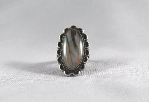 OLD PAWN NAVAJO STERLING SILVER AND AGATE RING SIZE 6 1/2: Item : 1 1/4” tall