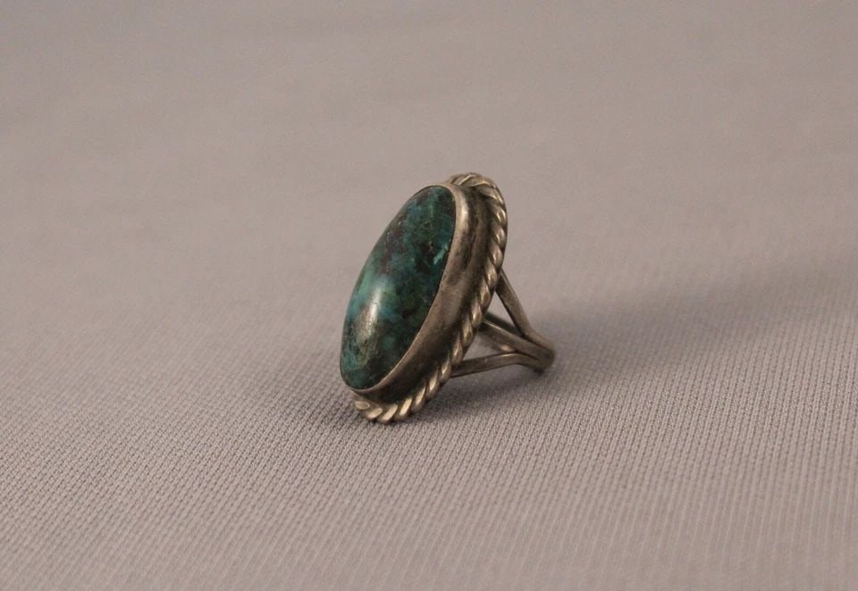OLD PAWN NAVAJO STERLING SILVER AND TURQUOISE RING SIZE 4 3/4: OLD PAWN NAVAJO STERLING SILVER AND TURQUOISE RING SIZE 4 3/4 Item Description: 1 1/8" tall