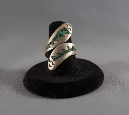 OLD PAWN NAVAJO TURQUOISE RING SIZE 7 AND ADJUSTABLE: OLD PAWN NAVAJO TURQUOISE RING SIZE 7 AND ADJUSTABLE Item Description: 1 3/8” tall P