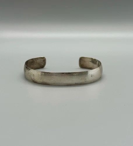 VINTAGE NAVAJO STERLING SILVER BRACELET - SIGNED - VERNA TAHE - 6 1/4" (1 of 2)