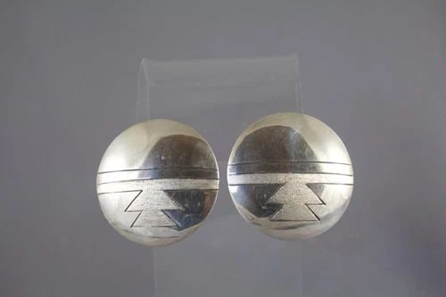 VINTAGE NAVAJO STERLING EARRINGS SIGNED CC WITH ARROW (1 of 1)