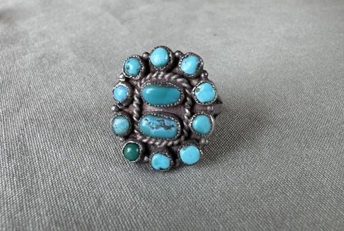 OLD PAWN NAVAJO STERLING SILVER AND TURQUOISE RING SIZE 6: OLD PAWN NAVAJO STERLING SILVER AND TURQUOISE RING SIZE 6 3/4 " tall 4.7 Grams Throughout the 40 years that I have been in business, I have purchased jewelry from pawn shops throughout the Southwest t