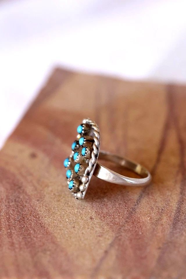 OLD PAWN ZUNI STERLING SILVER AND TURQUOISE RING SIZE 7: OLD PAWN ZUNI STERLING SILVER AND TURQUOISE RING SIZE 7 7/8" Tall 4.2 Grams Ring size 7 Throughout the 40 years that I have been in business, I have purchased jewelry from pawn shops throughout the So