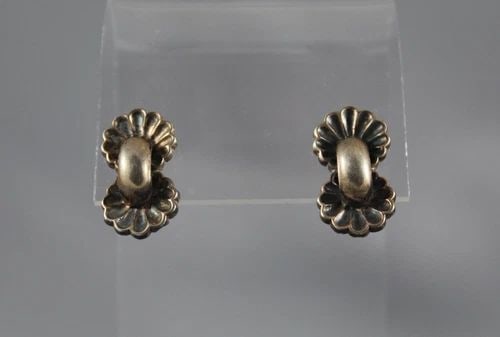 OLD PAWN STERLING NAVAJO SCREW BACK EARRINGS ..: OLD PAWN STERLING NAVAJO SCREW BACK EARRINGS .. Item Description: 3/4” tall