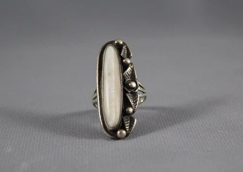 OLD PAWN NAVAJO MOTHER OF PEARL RING SIZE 7 SIGNED KP (1 of 2)