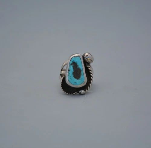 OLD PAWN NAVAJO SILVER RING - TURQUOISE WITH BROWN MATRIX SIZE 5 3/4: OLD PAWN NAVAJO SILVER RING - TURQUOISE WITH BROWN MATRIX SIZE 5 3/4 Item Description: Front of ring is 1" tall. Ring size is 5 3/4.