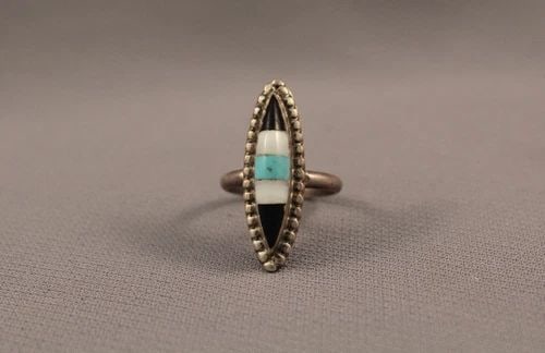 OLD PAWN ZUNI TURQUOISE RING SIZE 5 1/4: OLD PAWN ZUNI TURQUOISE RING SIZE 5 1/4 Item Description: 1” tall