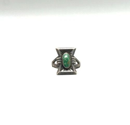 OLD PAWN NAVAJO STERLING SILVER AND TURQUOISE RING SIZE 3 3/4: OLD PAWN NAVAJO STERLING SILVER AND TURQUOISE RING SIZE 3 3/4 Item Description: 5/8 " Tall P