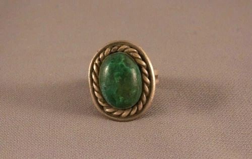 OLD PAWN NAVAJO MALACHITE STONE RING GREAT HEAVY PIECE ..SIZE 8 1/2 (1 of 2)