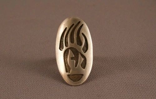 OLD PAWN HOPI STERLING SILVER RING ..SIZE 6 CLAW CLAN: OLD PAWN HOPI STERLING SILVER RING ..SIZE 6 CLAW CLAN Item Description: 1 3/8" tall Older Hopi Ring