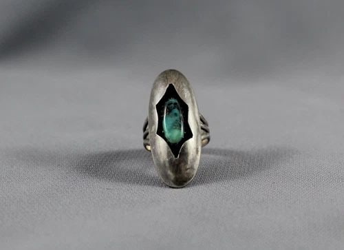 OLD PAWN NAVAJO TURQUOISE RING SIZE 6 1/4: OLD PAWN NAVAJO TURQUOISE RING SIZE 6 1/4 Item Description: 1 1/2” tall