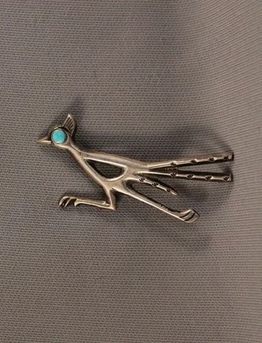 VINTAGE NAVAJO STERLING SILVER CAST ROAD RUNNER PIN (1 of 2)