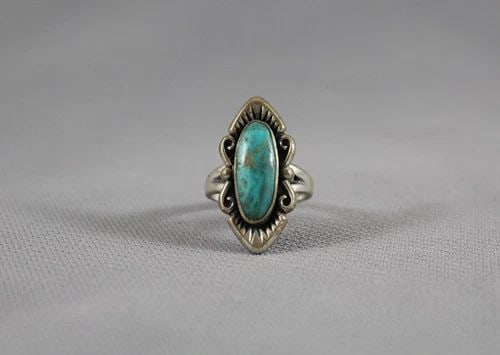 OLD PAWN NAVAJO STERLING SILVER AND TURQUOISE RING SIZE 5 (1 of 2)