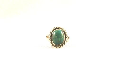 OLD PAWN NAVAJO INDIAN STERLING SILVER RING - NATURAL GREEN TURQUOISE - SZ 6 3/4: OLD PAWN NAVAJO INDIAN STERLING SILVER RING - NATURAL GREEN TURQUOISE - SZ 6 3/4 Item Description: This vintage Navajo silver ring has been set with a natural deep green turquoise stone. The front of 
