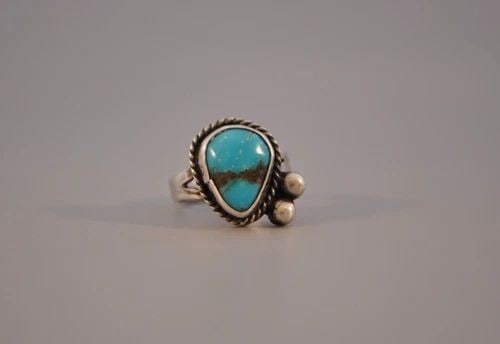 OLD PAWN NAVAJO STERLING SILVER AND TURQUOISE RING SIZE 6: OLD PAWN NAVAJO STERLING SILVER AND TURQUOISE RING SIZE 6 Weight 5.21 Grams 5/8 " Tall