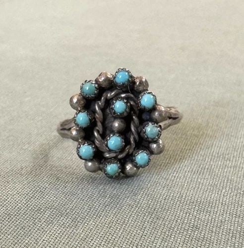 OLD PAWN ZUNI STERLING SILVER AND TURQUOISE RING SIZE 6 1/2: OLD PAWN ZUNI STERLING SILVER AND TURQUOISE RING SIZE 6 1/2 5/8" Tall 3.3 Grams Throughout the 40 years that I have been in business, I have purchased jewelry from pawn shops throughout the Southwest 