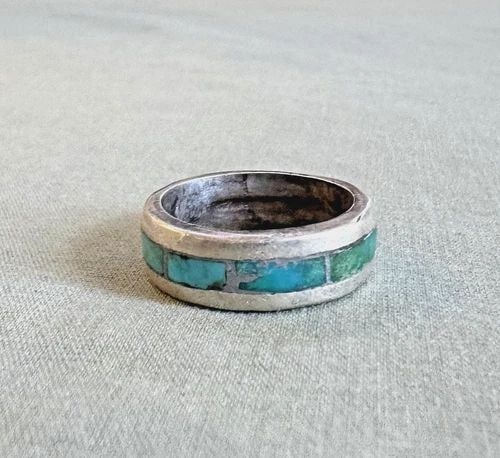 OLD PAWN ZUNI STERLING SILVER AND TURQUOISE RING SIZE 6 1/8: OLD PAWN ZUNI STERLING SILVER AND TURQUOISE RING SIZE 6 1/8 1/4 " Wide 5 Grams Throughout the 40 years that I have been in business, I have purchased jewelry from pawn shops throughout the Southwest t