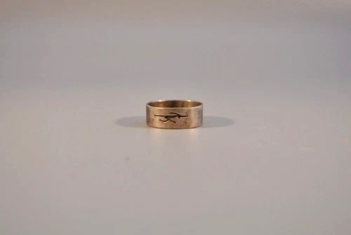 OLD PAWN NAVAJO STERLING SILVER RING SIZE 9: OLD PAWN NAVAJO STERLING SILVER RING SIZE 9 Weight 4.06 Grams 1/4" Tall