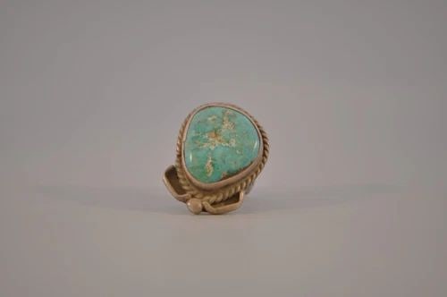 OLD PAWN NAVAHO STERLING SILVER AND TURQUOISE RING SIZE 4: OLD PAWN NAVAHO STERLING SILVER AND TURQUOISE RING SIZE 4 Weight 8.21 grams 1" Tall