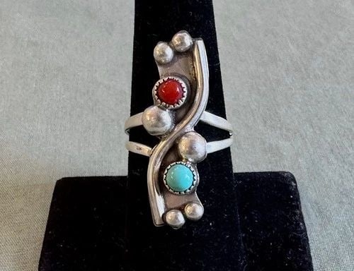 VINTAGE ZUNI STERLING SILVER TURQUOISE, CORAL RING SIZE 8 1/4: VINTAGE ZUNI STERLING SILVER TURQUOISE, CORAL RING SIZE 8 1/4 1 1/4" Tall 5.1 Grams Throughout the 40 years that I have been in business, I have purchased jewelry from pawn shops throughout the Southw