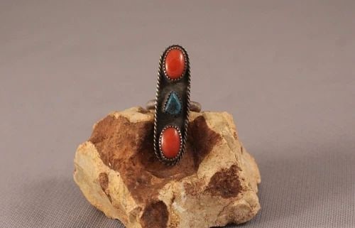 OLD PAWN NAVAJO STERLING SILVER TURQUOISE AND CORAL RING SIZE 5 1/2: OLD PAWN NAVAJO STERLING SILVER TURQUOISE AND CORAL RING SIZE 5 1/2 Item Description: 1 5/8" tall