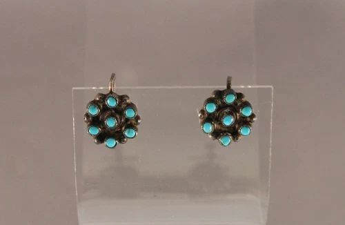 OLD PAWN ZUNI STERLING SILVER AND TURQUOISE EARRINGS OLD SCREW BACKS: OLD PAWN ZUNI STERLING SILVER AND TURQUOISE EARRINGS OLD SCREW BACKS Item Description: 1/2” length and width