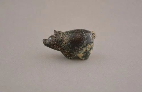 VINTAGE ZUNI FETISH - PIG - INLAID CARVED SHELL FEET (1 of 2)