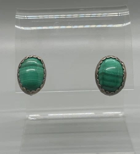 OLD PAWN NAVAJO MALACHITE EARRINGS SCREW BACK (1 of 1)
