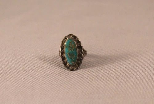 OLD PAWN NAVAJO STERLING SILVER AND TURQUOISE RING SIZE 4 1/2: OLD PAWN NAVAJO STERLING SILVER AND TURQUOISE RING SIZE 4 1/2 Item Description: 1" tall