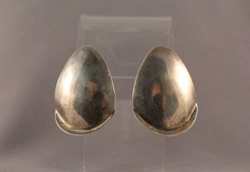 OLD SOUTHWEST STERLING SILVER EARRINGS: OLD SOUTHWEST STERLING SILVER EARRINGS Item Description: 1 3/4” Tall x 1 3/8" Wide P