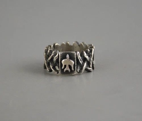 VINTAGE NAVAJO INDIAN CAST STERLING SILVER RING - WATERBIRD - SIZE 7: VINTAGE NAVAJO INDIAN CAST SILVER RING - WATERBIRD - Item Description: This vintage Navajo ring has been beautifully cast in sterling silver. It shows a Waterbird at the center. It is signed with the 