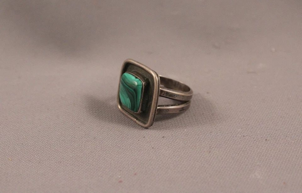 OLD PAWN NAVAJO MALACHITE RING SIZE 9 1/2 (1 of 1)