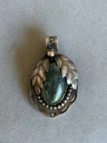 OLD PAWN NAVAJO STERLING SILVER WITH GREEN TURQUOISE PENDANT (1 of 2)