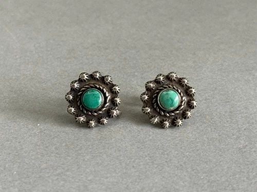 OLD PAWN NAVAJO STERLING SILVER WITH TURQUOISE SCREW BACK EARRINGS: OLD PAWN NAVAJO STERLING SILVER WITH TURQUOISE SCREW BACK EARRINGS Old Pawn Navajo Sterling Silver with Turquoise Screw Back Earrings. 5/8" Tall