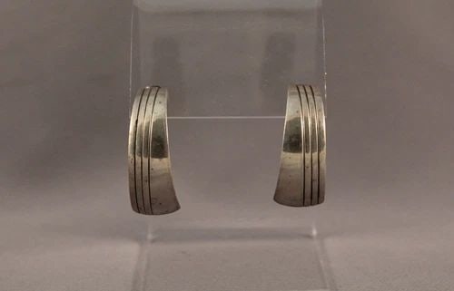 VINTAGE NAVAJO SILVER EARRINGS SIGNED H & V THOMPSON (1 of 2)
