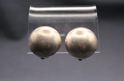 VINTAGE STERLING SILVER NAVAJO EARRINGS SIGNED W. YELLOWHORSE CRJ: VINTAGE STERLING SILVER NAVAJO EARRINGS SIGNED W. YELLOWHORSE CRJ Item Description: 1” length