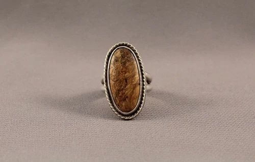 VINTAGE NAVAJO SILVER AND AGATE OR PETRIFIED WOOD ..: VINTAGE NAVAJO SILVER AND AGATE OR PETRIFIED WOOD .. Item Description: 1 1/4” tall