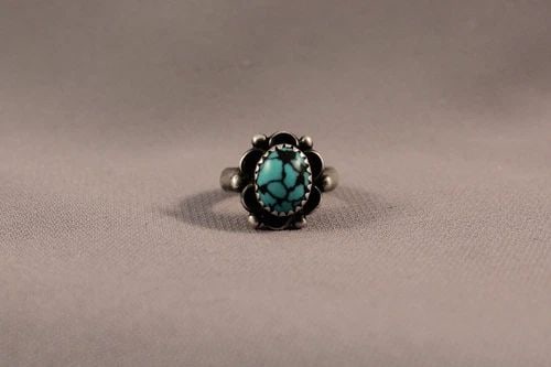 VINTAGE NAVAJO STERLING SILVER AND TURQUOISE RING SIZE 3 3/4: VINTAGE NAVAJO STERLING SILVER AND TURQUOISE RING SIZE 3 3/4 Item Description: 5/8” tall