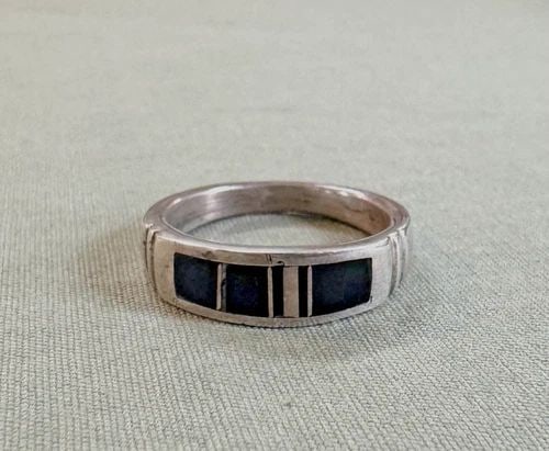 VINTAGE STERLING SILVER BLACK ONYX RING ..SIZE 6 3/4: VINTAGE STERLING SILVER BLACK ONYX RING ..SIZE 6 3/4 1/4" Wide ..4.6 Grams Throughout the 40 years that I have been in business, I have purchased jewelry from pawn shops throughout the Southwest that 