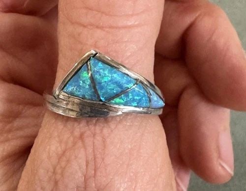 ZUNI STERLING SILVER AND BLUE OPEL RING SIZE 9 SIGNED: ZUNI STERLING SILVER AND BLUE OPEL RING SIZE 9 SIGNED 7/16 " Wide Size 9 .. 3.4 Grams Throughout the 40 years that I have been in business, I have purchased jewelry from pawn shops throughout the Sout