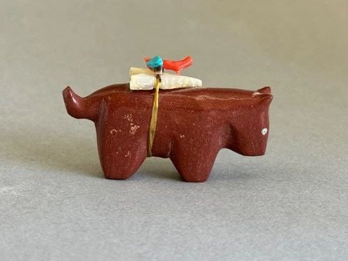 VINTAGE MOUNTAIN LION? ZUNI FETISH. PIPESTONE WITH OFFERING. (1 of 2)