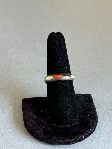 VINTAGE ZUNI STERLING SILVER STONE AND SHELL INLAID RING. SIZE 8 (1 of 2)