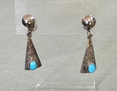 OLD PAWN NAVAJO STERLING SILVER AND TURQUOISE EARRINGS SCREW -ON: OLD PAWN NAVAJO STERLING SILVER AND TURQUOISE EARRINGS SCREW -ON 1 3/8" Drop x 1/2" Wide Throughout the 40 years that I have been in business, I have purchased jewelry from pawn shops throughout the S