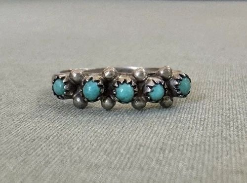 OLD PAWN ZUNI STERLING SILVER AND TURQUOISE RING SIZE 6 1/2: OLD PAWN ZUNI STERLING SILVER AND TURQUOISE RING SIZE 6 1/2 1/4 " wide ..2.22 Grams Throughout the 40 years that I have been in business, I have purchased jewelry from pawn shops throughout the Southw