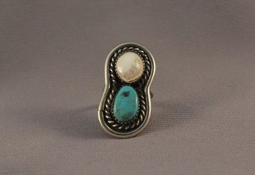 OLD PAWN NAVAJO TURQUOISE AND SHELL RING SIZE 6 3/4: OLD PAWN NAVAJO TURQUOISE AND SHELL RING SIZE 6 3/4 Item Description: 1 3/8” tall The dirt spot on the white shell has been cleaned ..