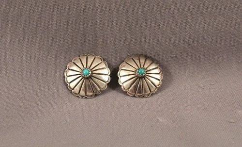 VINTAGE NAVAJO STERLING SILVER AND TURQUOISE EARRINGS: VINTAGE NAVAJO STERLING SILVER AND TURQUOISE EARRINGS Item Description: 1" width **