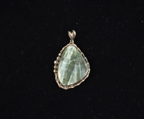 VINTAGE NAVAJO STERLING SILVER PENDANT WITH NICE STONE - LENA MAE SMILEY - 1 7/8: VINTAGE NAVAJO STERLING SILVER PENDANT WITH NICE STONE - LENA MAE SMILEY - 1 7/8 This vintage Navajo sterling silver pendant is set with a unique stone that has been beautifully polished and shaped. T